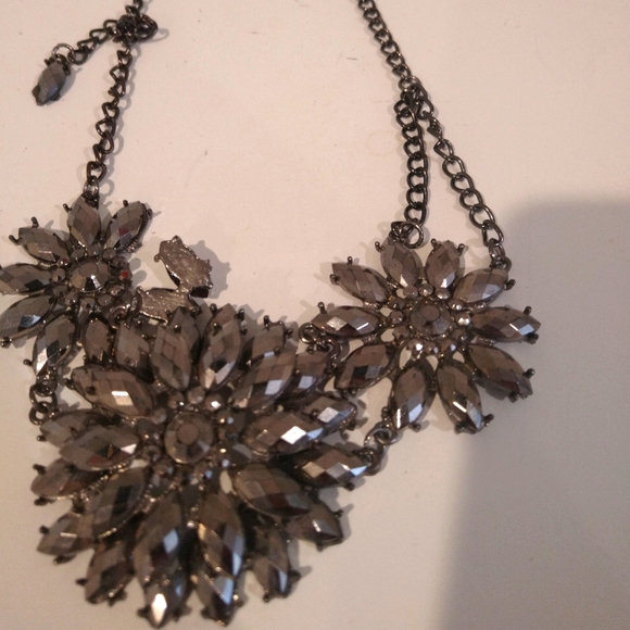 Jewelry - Picture 3 of 4